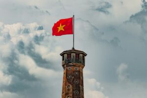 Cột cờ và cảnh quan miền núi Việt Nam – ảnh minh họa tour Hà Giang
