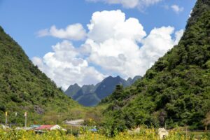 Thung lũng núi xanh miền Bắc Việt Nam – ảnh minh họa tour Cao Bằng